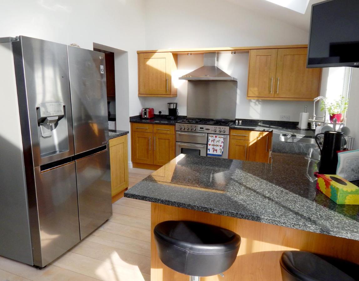 Apartamento Luxurious 3 Bedroom House For Families, Corporate With Gardens And Parking