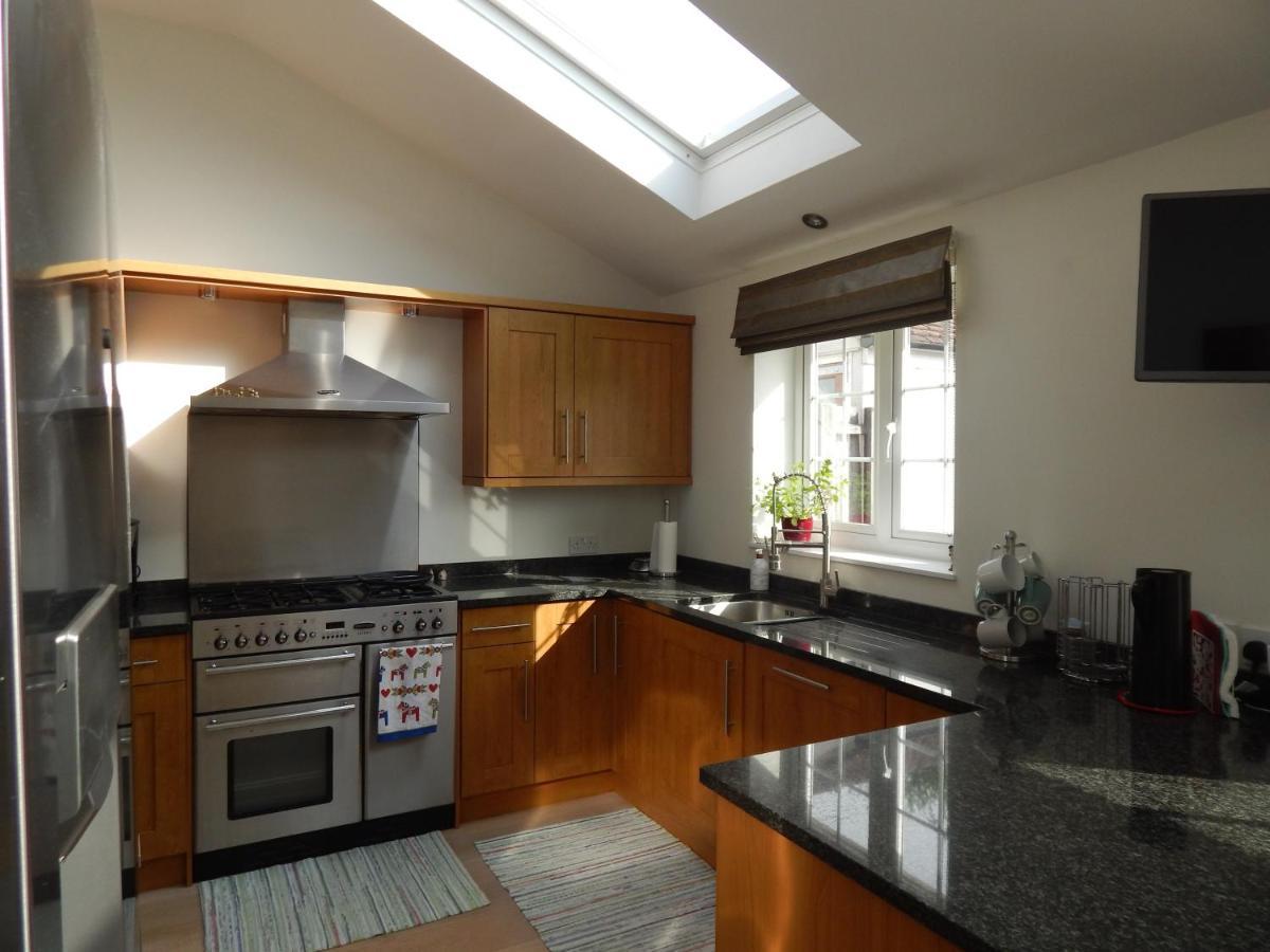 Luxurious 3 Bedroom House For Families, Corporate With Gardens And Parking Apartamento